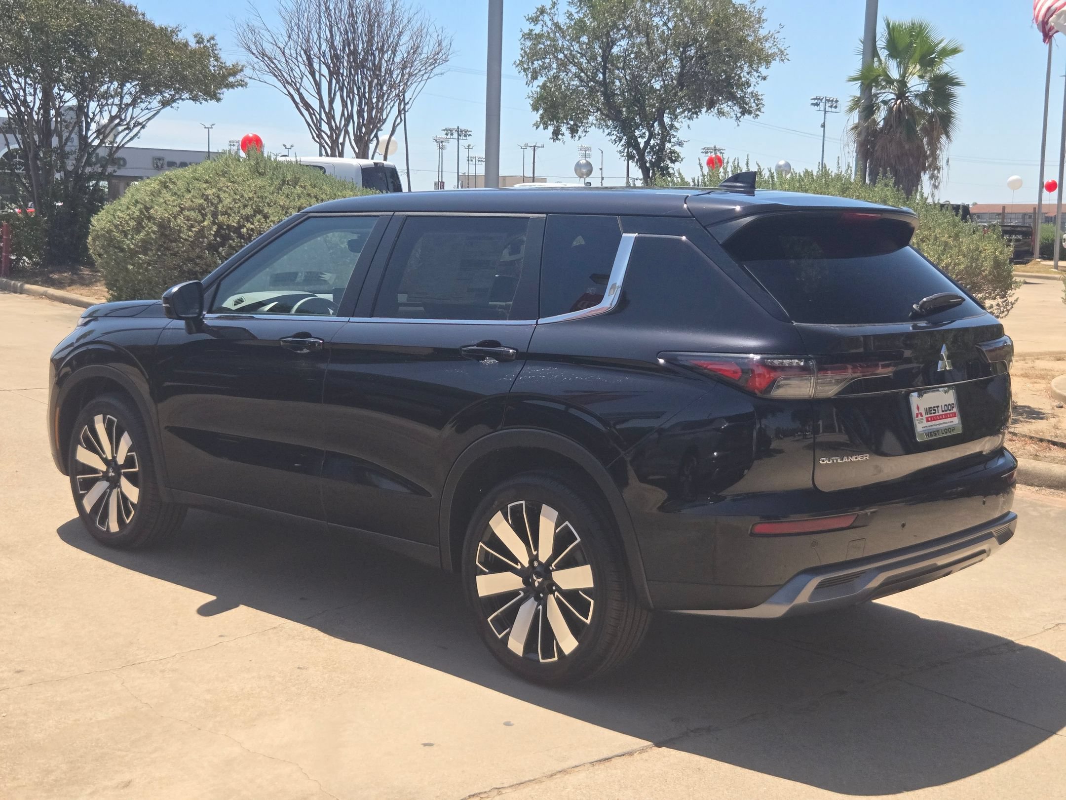 New 2026 Mitsubishi Outlander SE FWD image 3