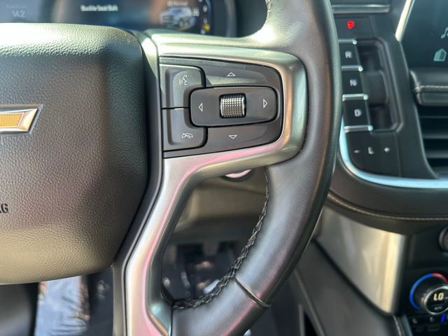 Used 2023 Chevrolet Suburban Premier image 5
