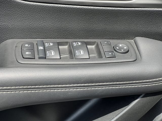 Used 2025 Chrysler Pacifica Select FWD image 16