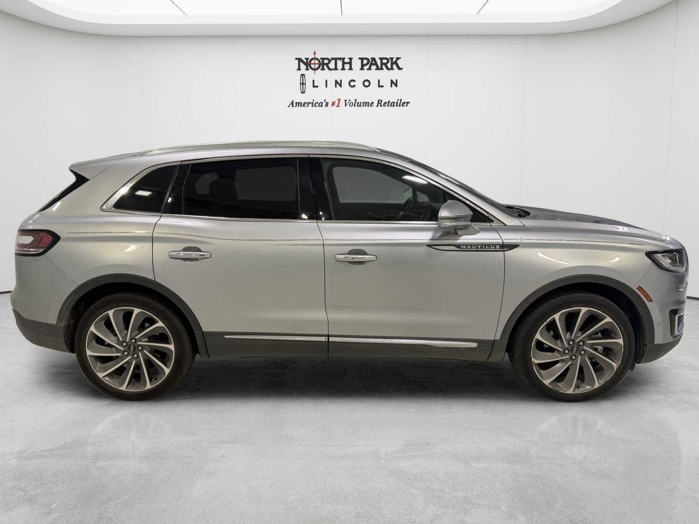 Used 2020 Lincoln Nautilus Reserve w/ Equipment Group 201A AWD/4WD image 6
