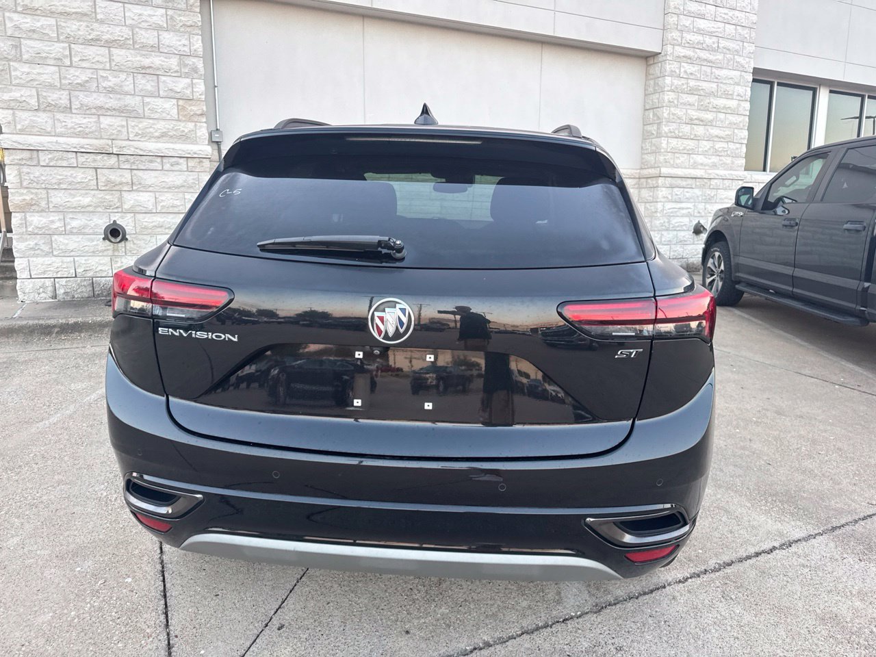 Used 2023 Buick Envision Essence w/ Sport Touring Package FWD image 5