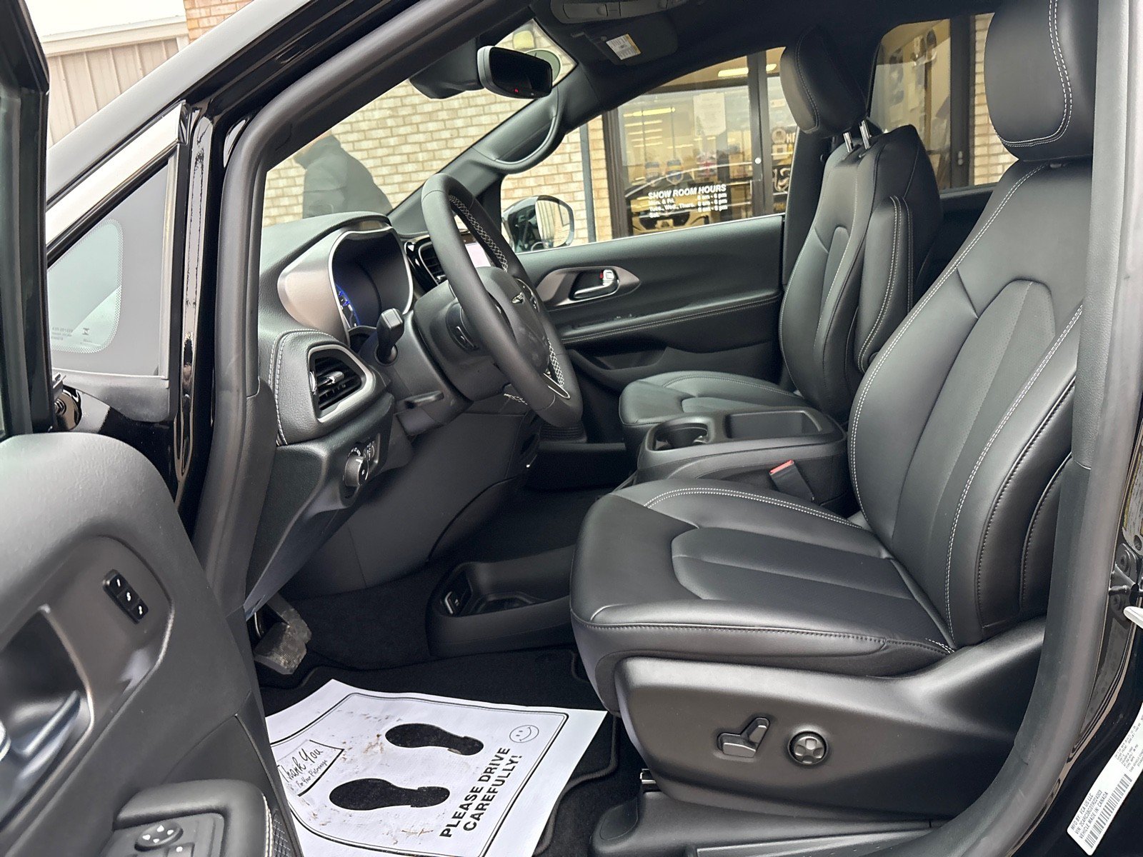 New 2026 Chrysler Pacifica Select AWD/4WD image 3
