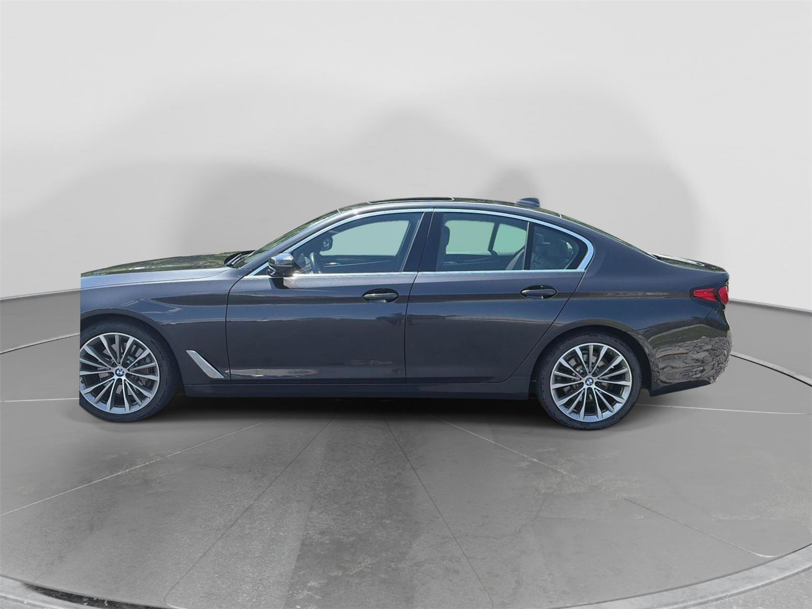 Used 2021 BMW 530i w/ Luxury Seating Package RWD image 2