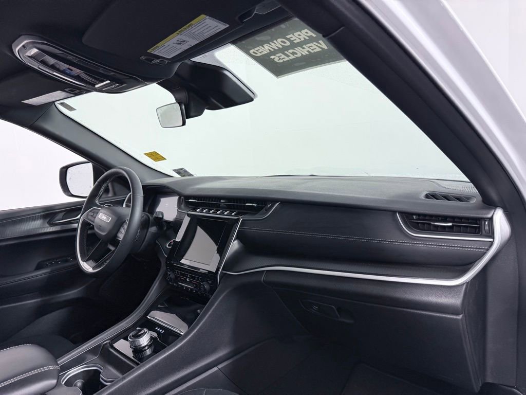 Used 2025 Jeep Grand Cherokee Laredo X w/ Luxury Tech Group I image 25