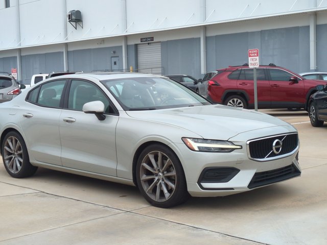 Used 2020 Volvo S60 T5 Momentum FWD image 3
