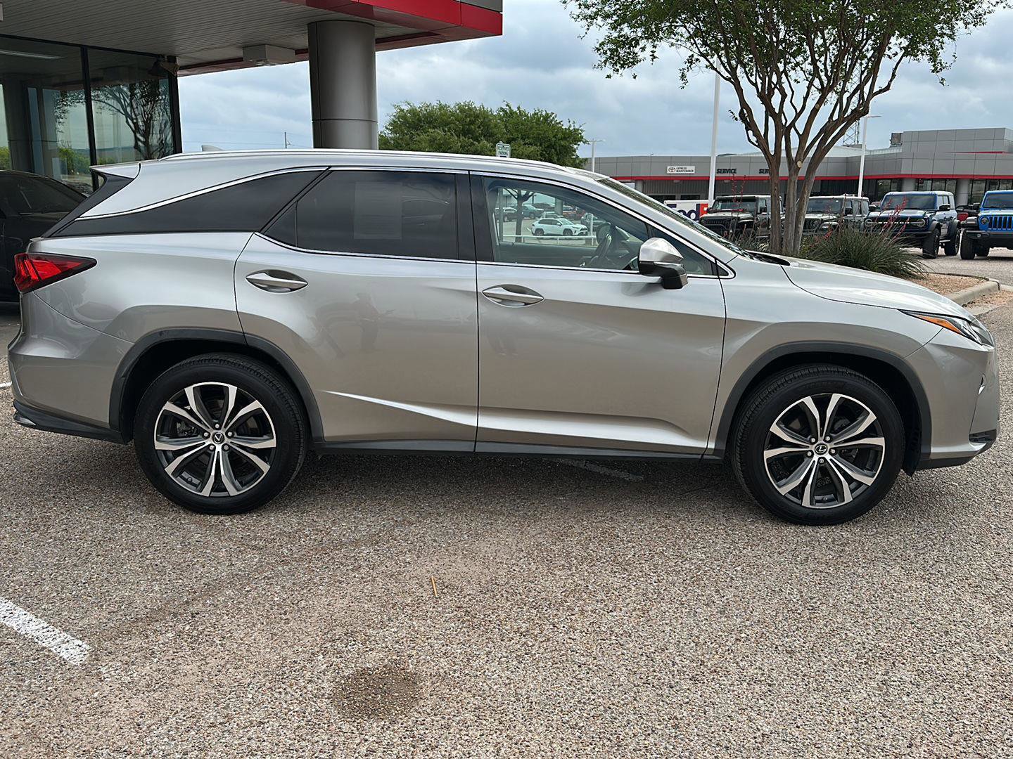 Used 2019 Lexus RX 350L FWD image 2