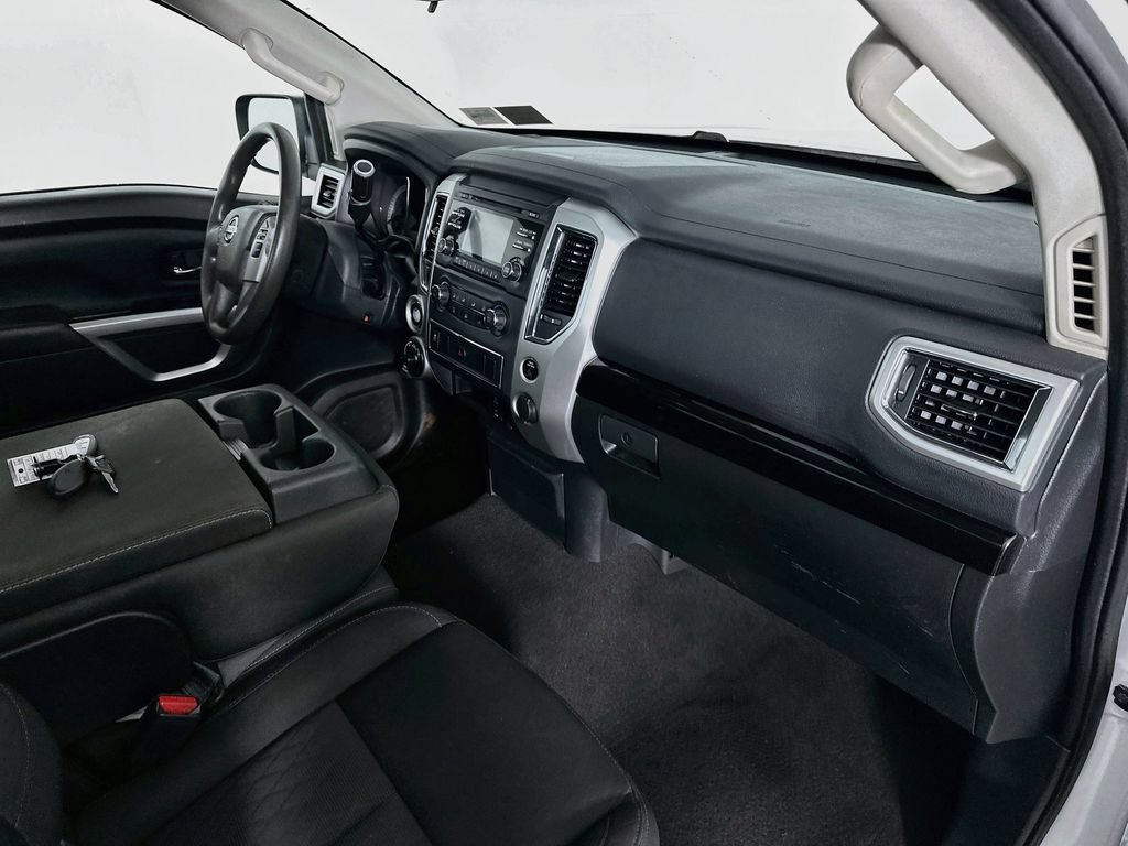 Used 2017 Nissan Titan SV AWD/4WD image 29