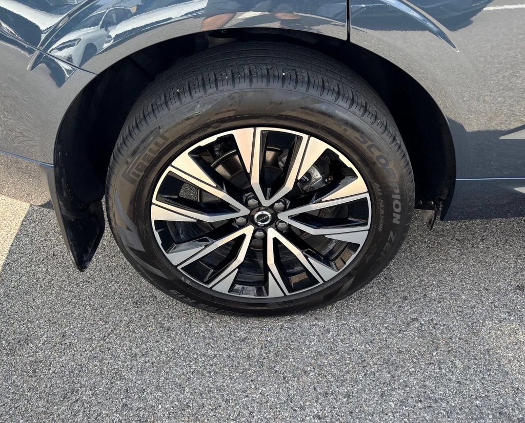 Certified 2025 Volvo XC60 B5 Core w/ Protection Package Premier AWD/4WD image 32