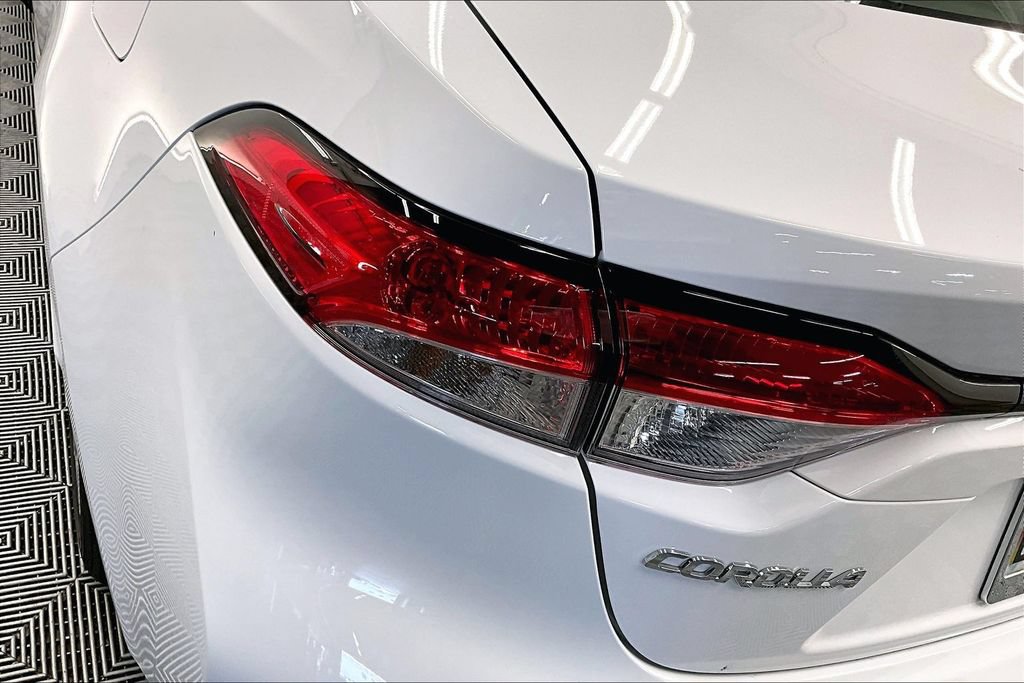 Used 2025 Toyota Corolla LE FWD image 27