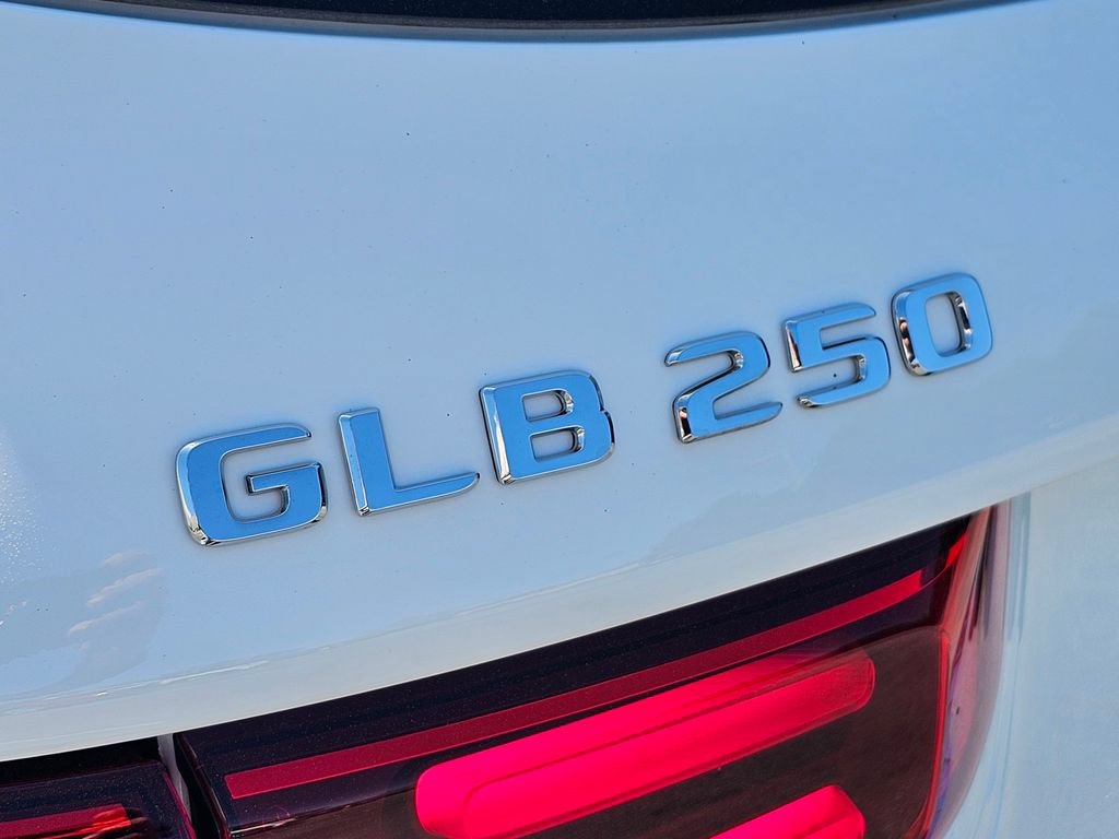 Used 2026 Mercedes-Benz GLB 250 image 12