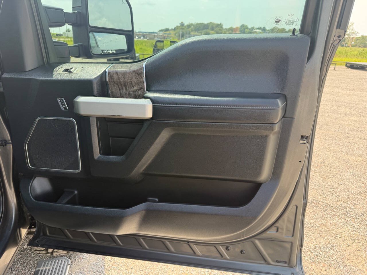 Used 2017 Ford F250 Lariat w/ Lariat Ultimate Package AWD/4WD image 53