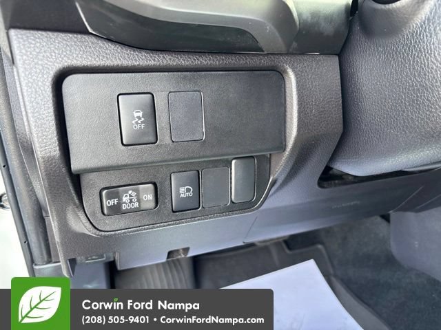 Used 2023 Toyota Tacoma SR5 AWD/4WD image 15