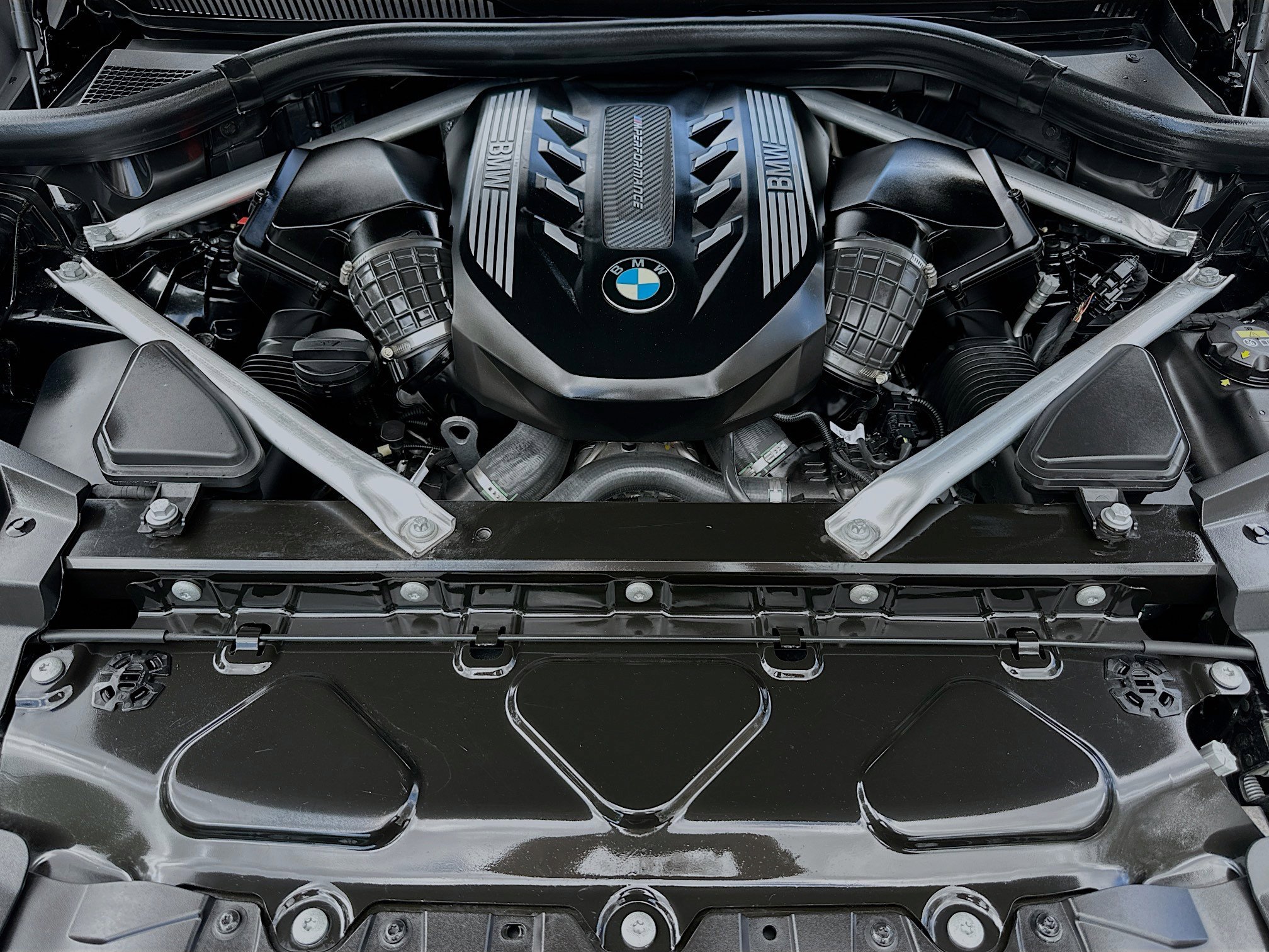 Used 2022 BMW X6 M50i w/ Premium Package image 34