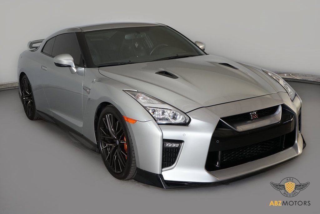 Used 2023 Nissan GT-R Premium w/ Premium Interior Package image 2