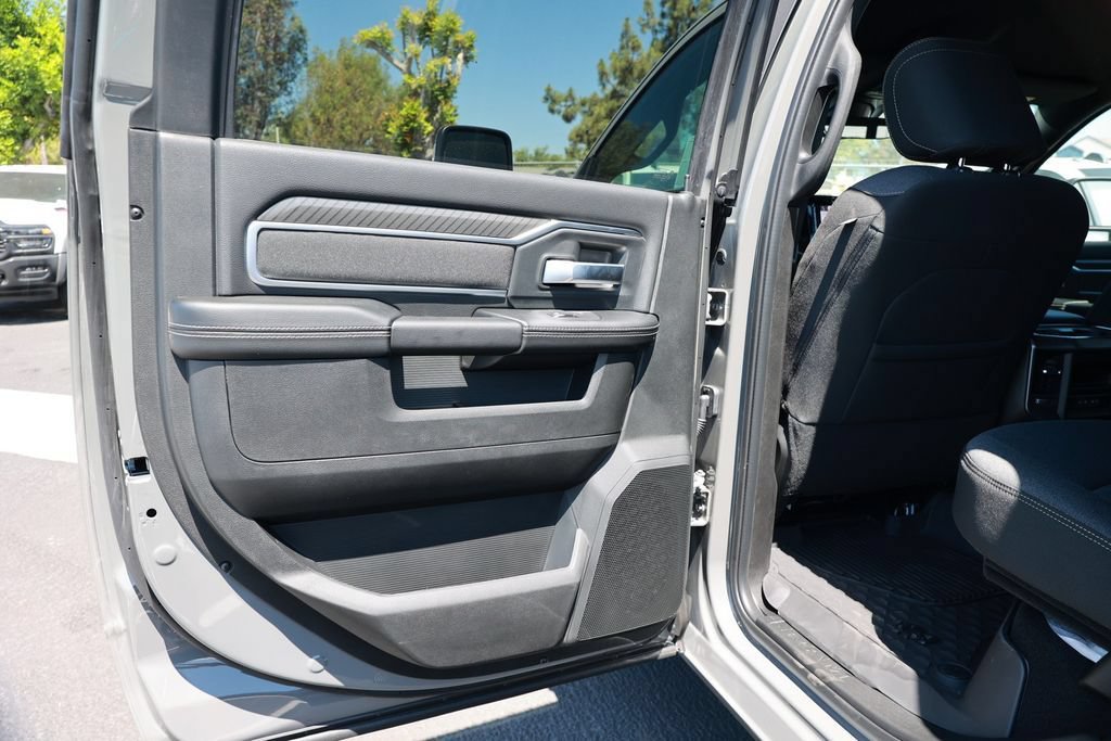 New 2026 RAM 3500 Big Horn AWD/4WD image 31