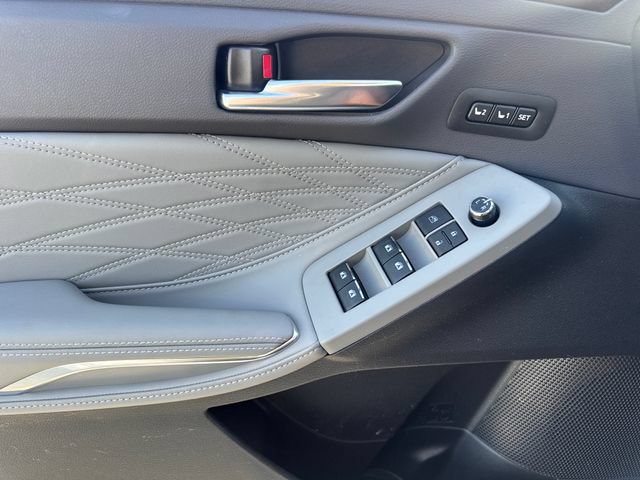 Used 2020 Toyota Avalon Limited w/ Advanced Safety Package FWD image 18