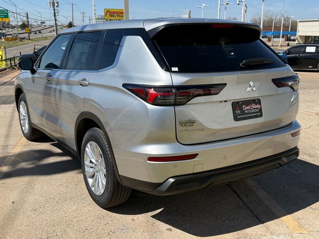 New 2026 Mitsubishi Outlander ES image 9