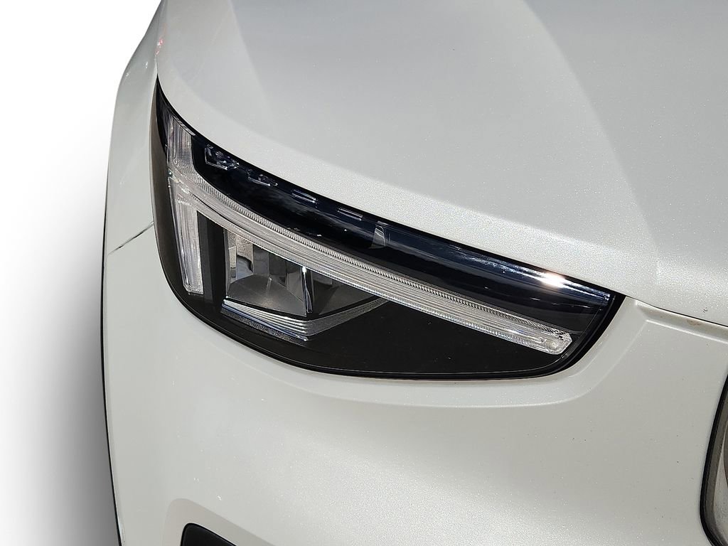 Used 2023 Volvo XC40 B5 Plus w/ Driver Assist Package image 10