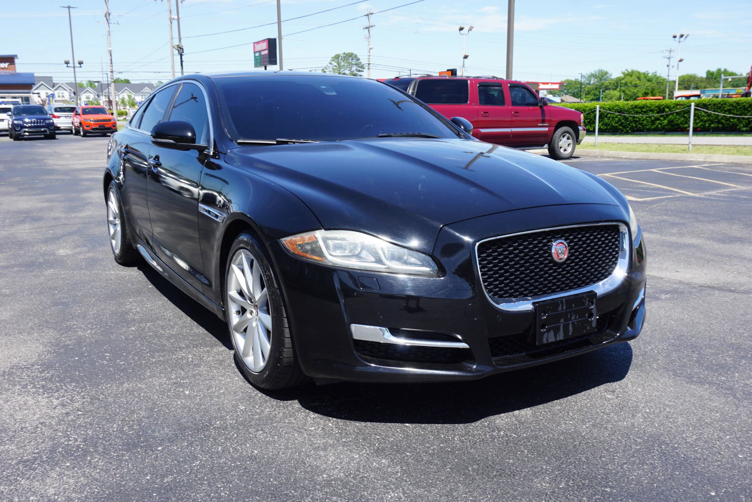 Used 2016 Jaguar XJ R-Sport RWD image 3