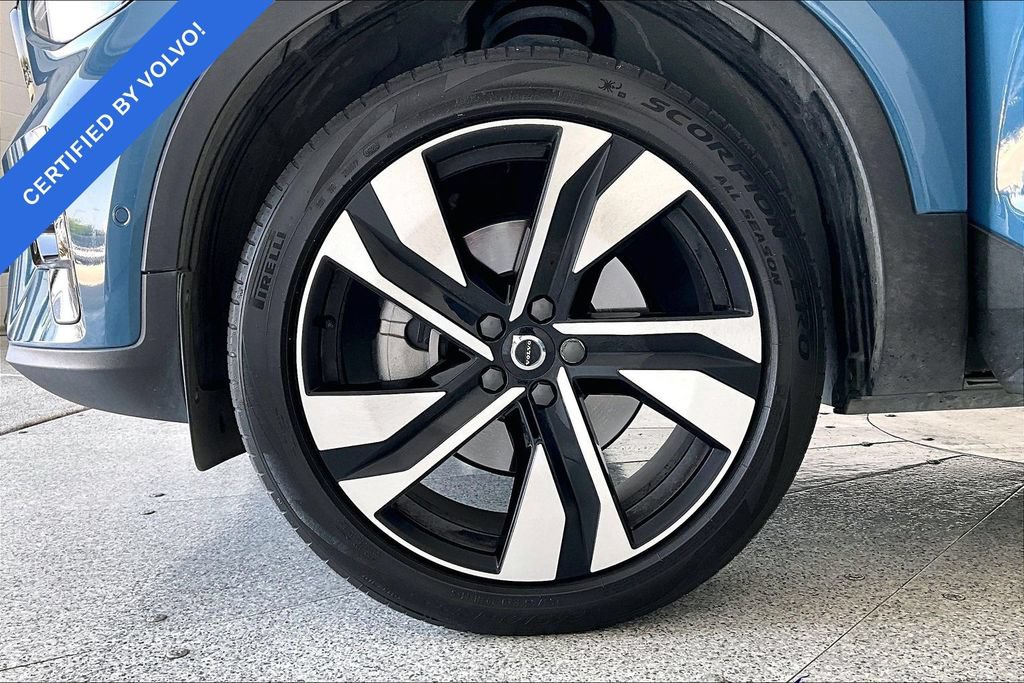 Certified 2024 Volvo XC40 B5 Plus w/ Protection Package Premier AWD/4WD image 10