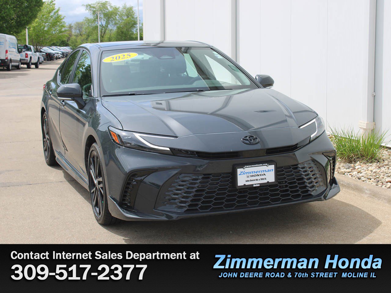 Used 2025 Toyota Camry XSE FWD image 3