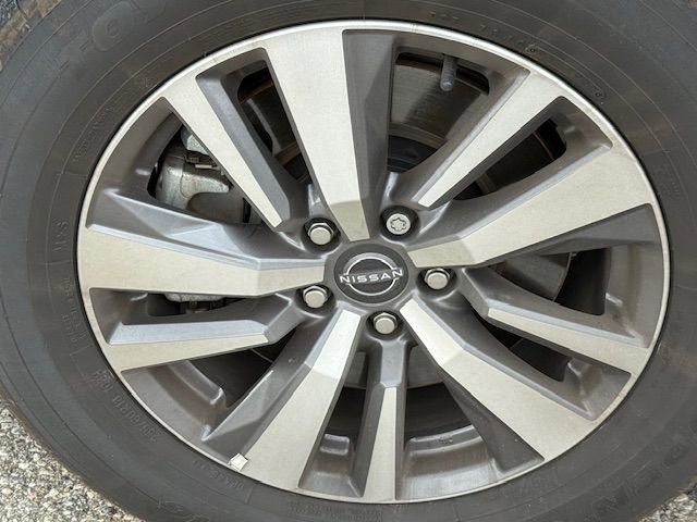 Used 2023 Nissan Pathfinder SL w/ Black Appearance Package image 9