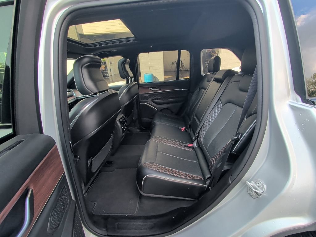 Used 2023 Jeep Grand Cherokee Summit w/ Luxury Tech Group V AWD/4WD image 13