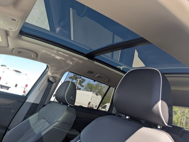 Used 2024 Volkswagen Atlas SEL Premium R-Line image 16