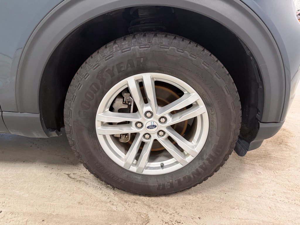Used 2023 Ford Explorer XLT w/ Equipment Group 202A AWD/4WD image 12
