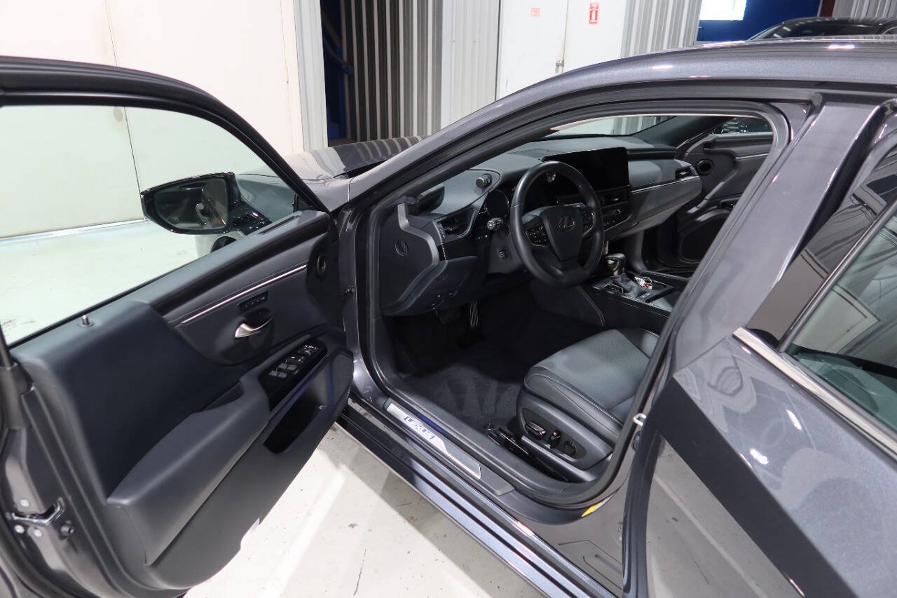Used 2025 Lexus ES 300h F Sport w/ Accessory Package (Z2) FWD image 18