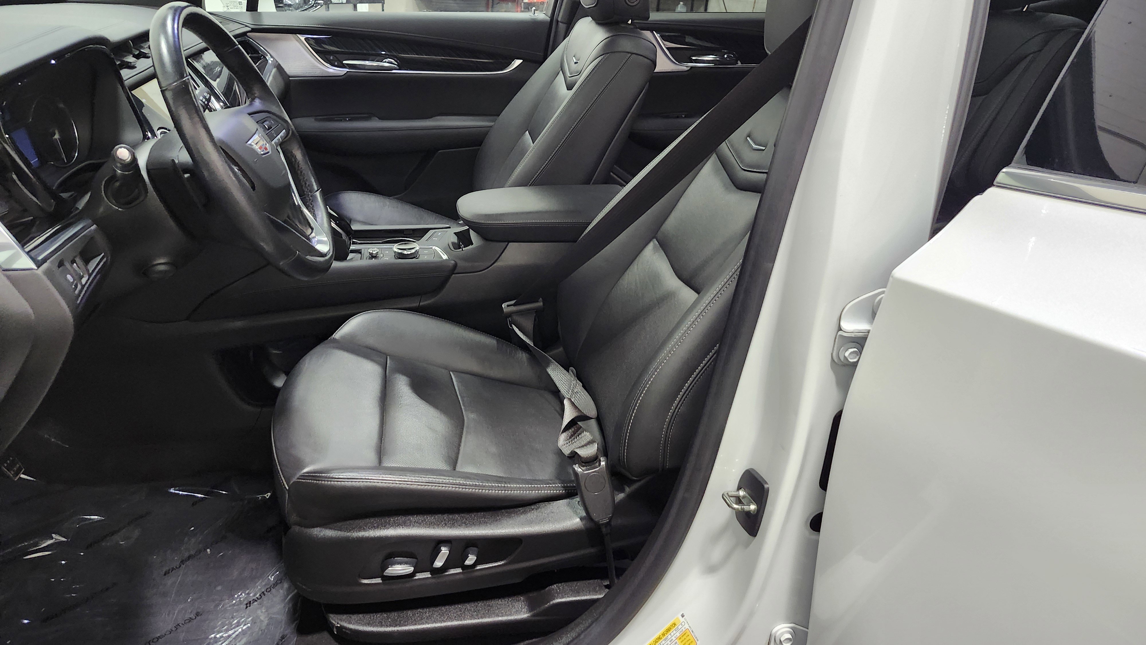 Used 2021 Cadillac XT6 Premium Luxury image 25