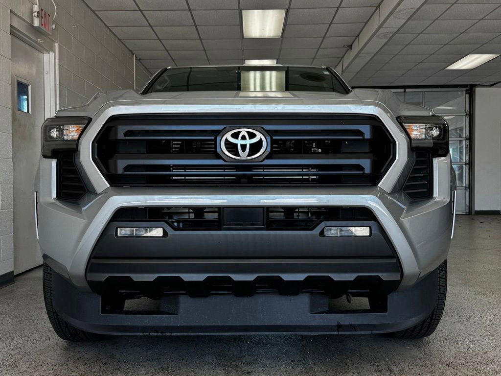 Used 2024 Toyota Tacoma SR5 AWD/4WD image 3