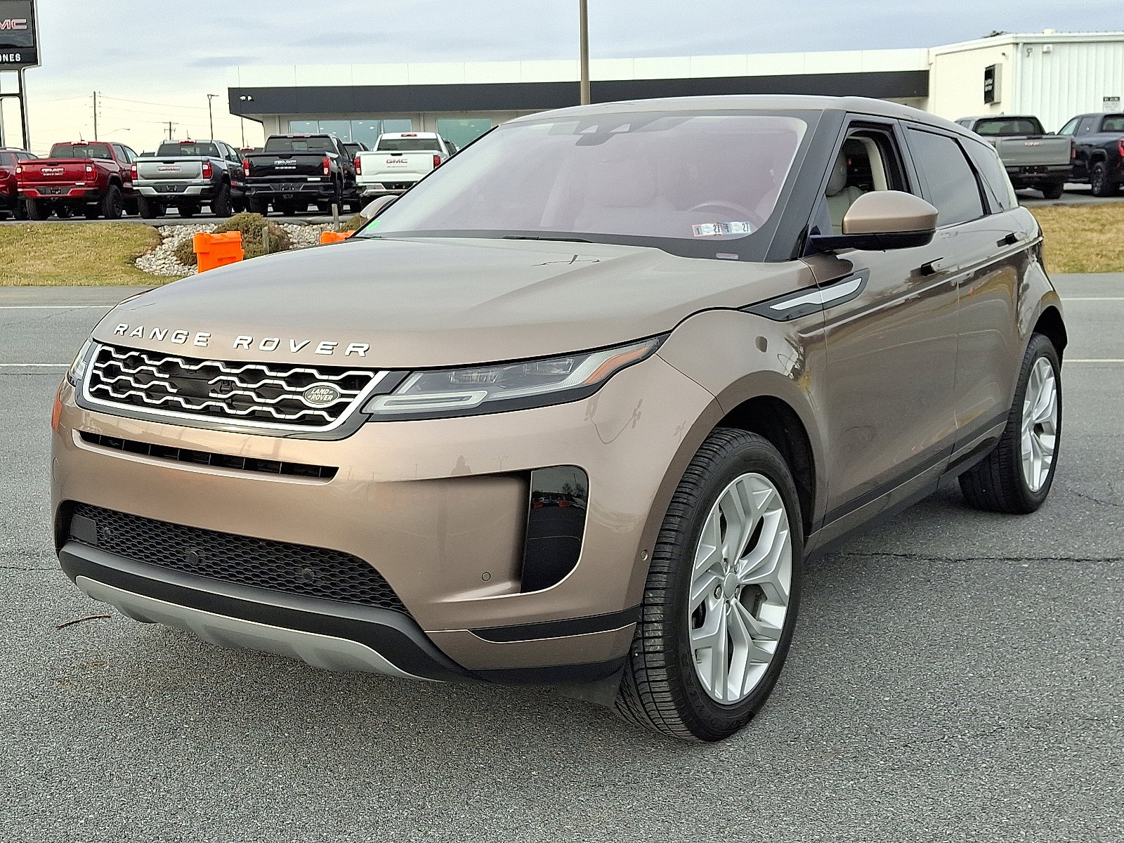 Used 2020 Land Rover Range Rover Evoque SE image 3