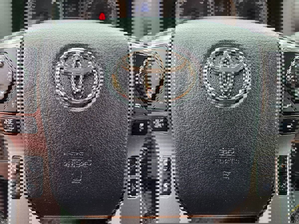 Used 2020 Toyota Tacoma SR5 image 38