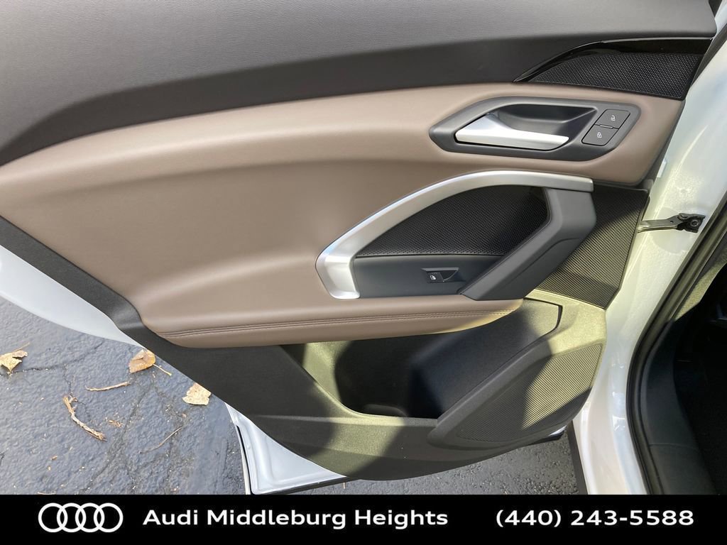 Used 2025 Audi Q5 Premium w/ Convenience Package image 42