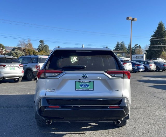 Used 2023 Toyota RAV4 SE image 3