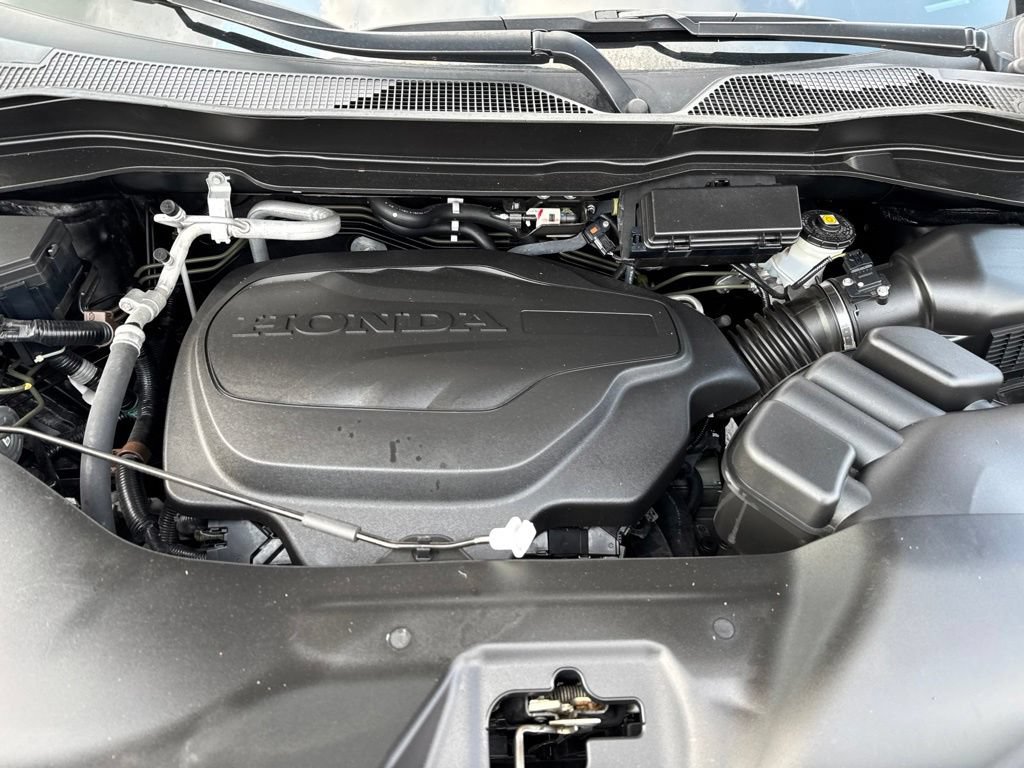Used 2025 Honda Ridgeline Sport image 12
