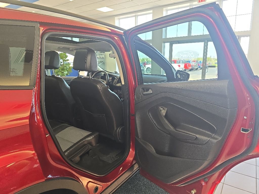 Used 2017 Ford Escape SE w/ Equipment Group 201A AWD/4WD image 33