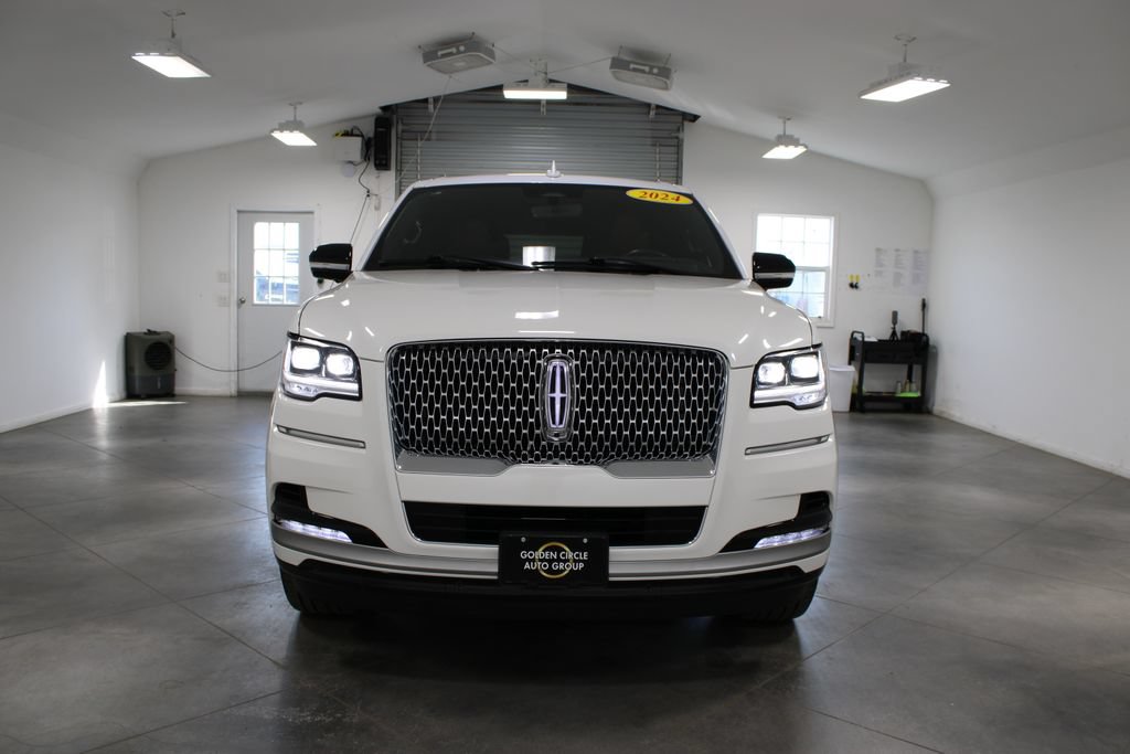 Used 2024 Lincoln Navigator L Reserve AWD/4WD image 3