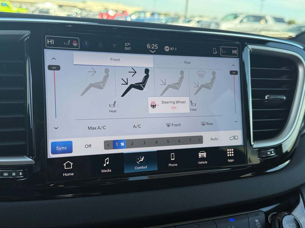 New 2026 Chrysler Voyager LX image 36