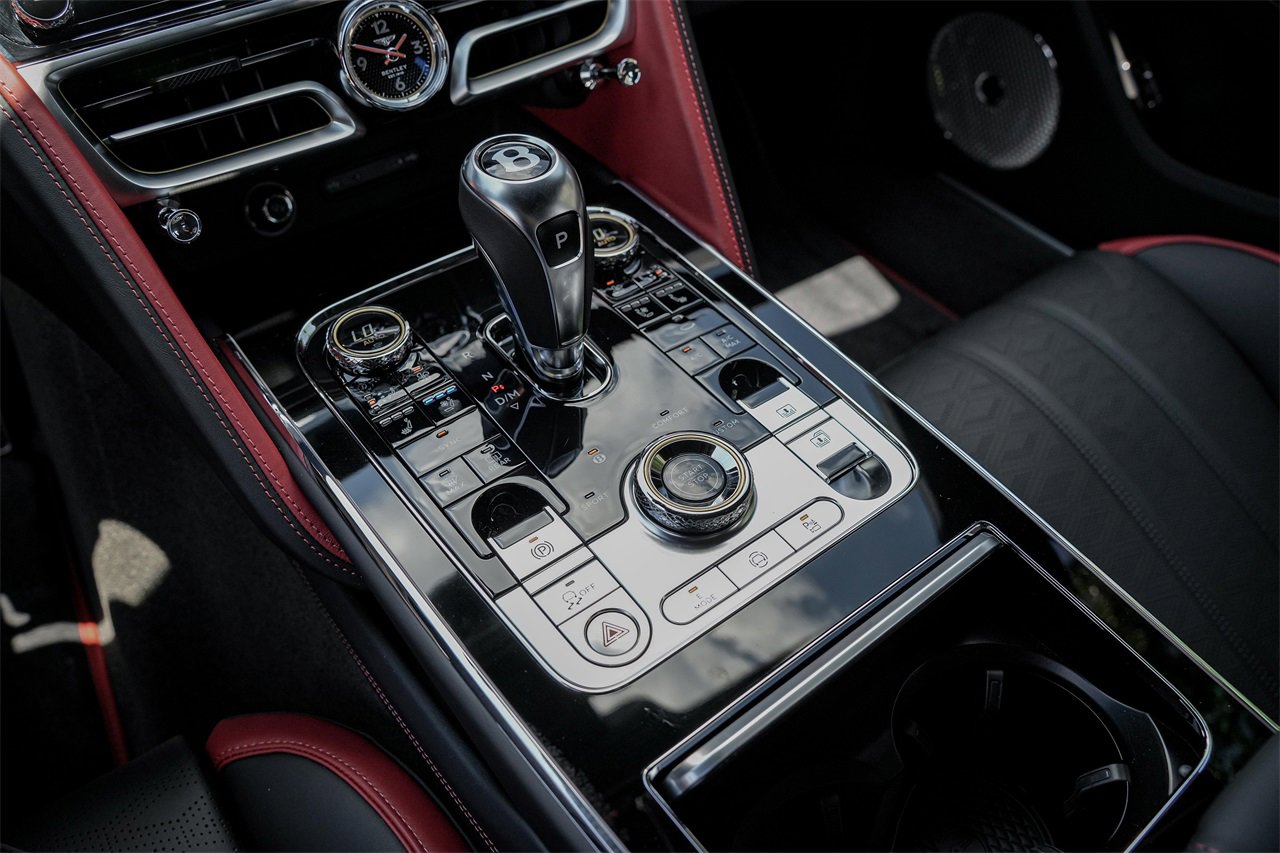 New 2025 Bentley Flying Spur Plug-In Hybrid image 30