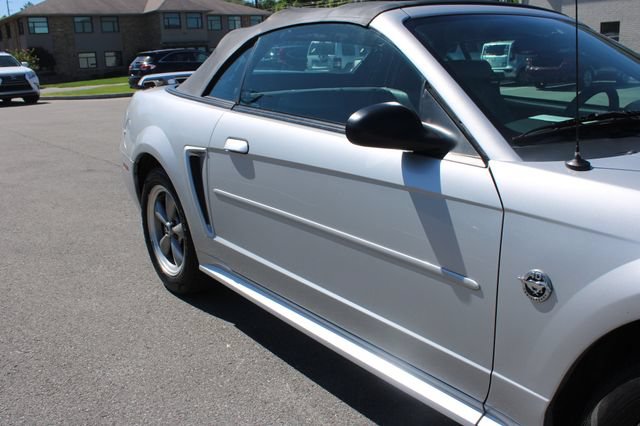 Used 2004 Ford Mustang Convertible RWD image 34