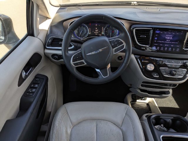 Used 2017 Chrysler Pacifica Touring-L Plus FWD image 16