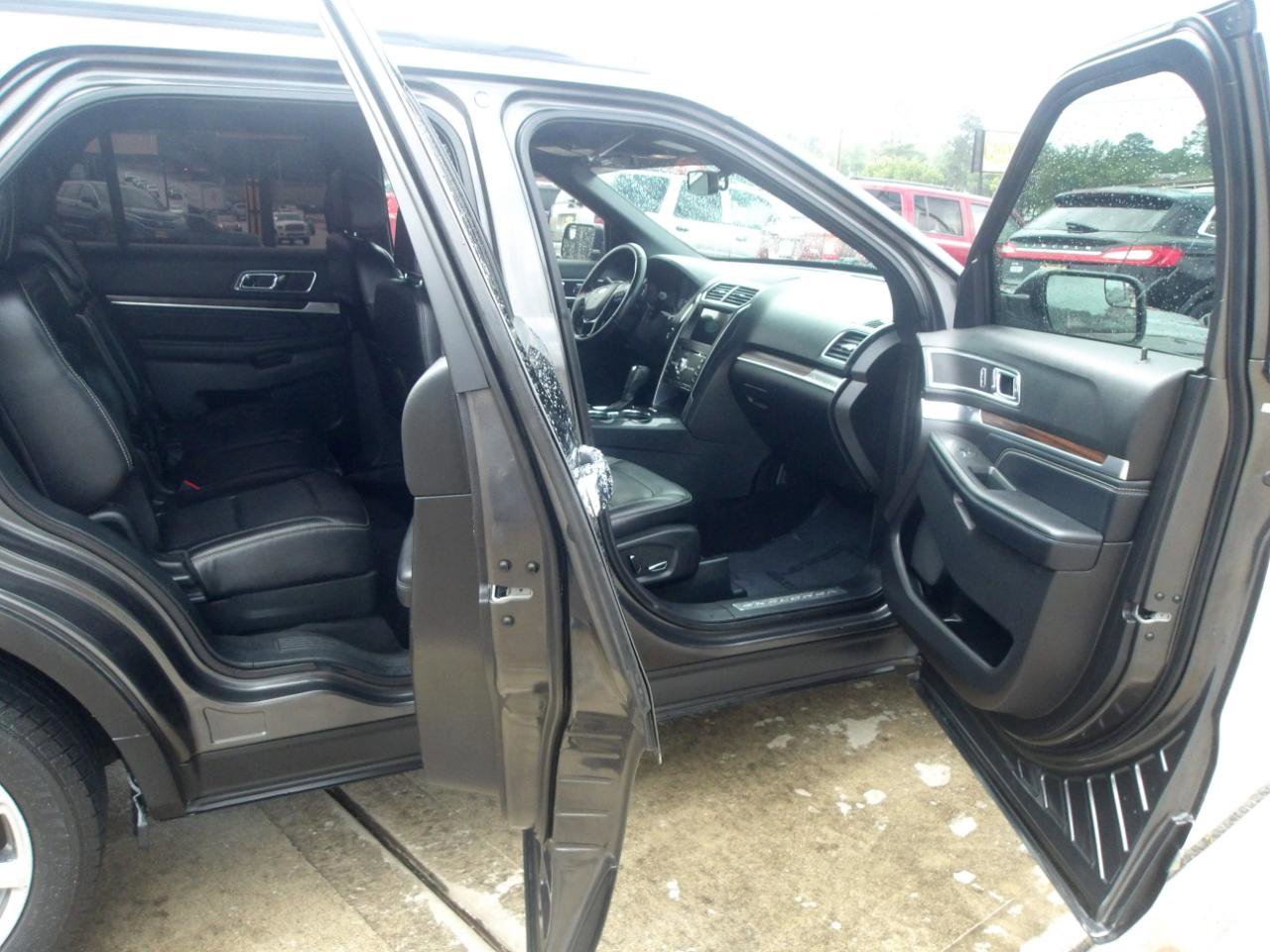 Used 2017 Ford Explorer Limited FWD image 6