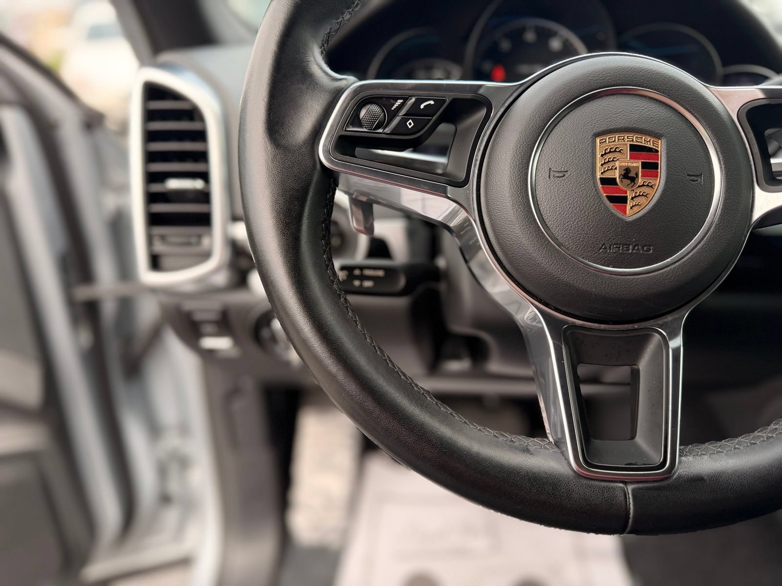 Used 2018 Porsche Cayenne AWD/4WD image 19