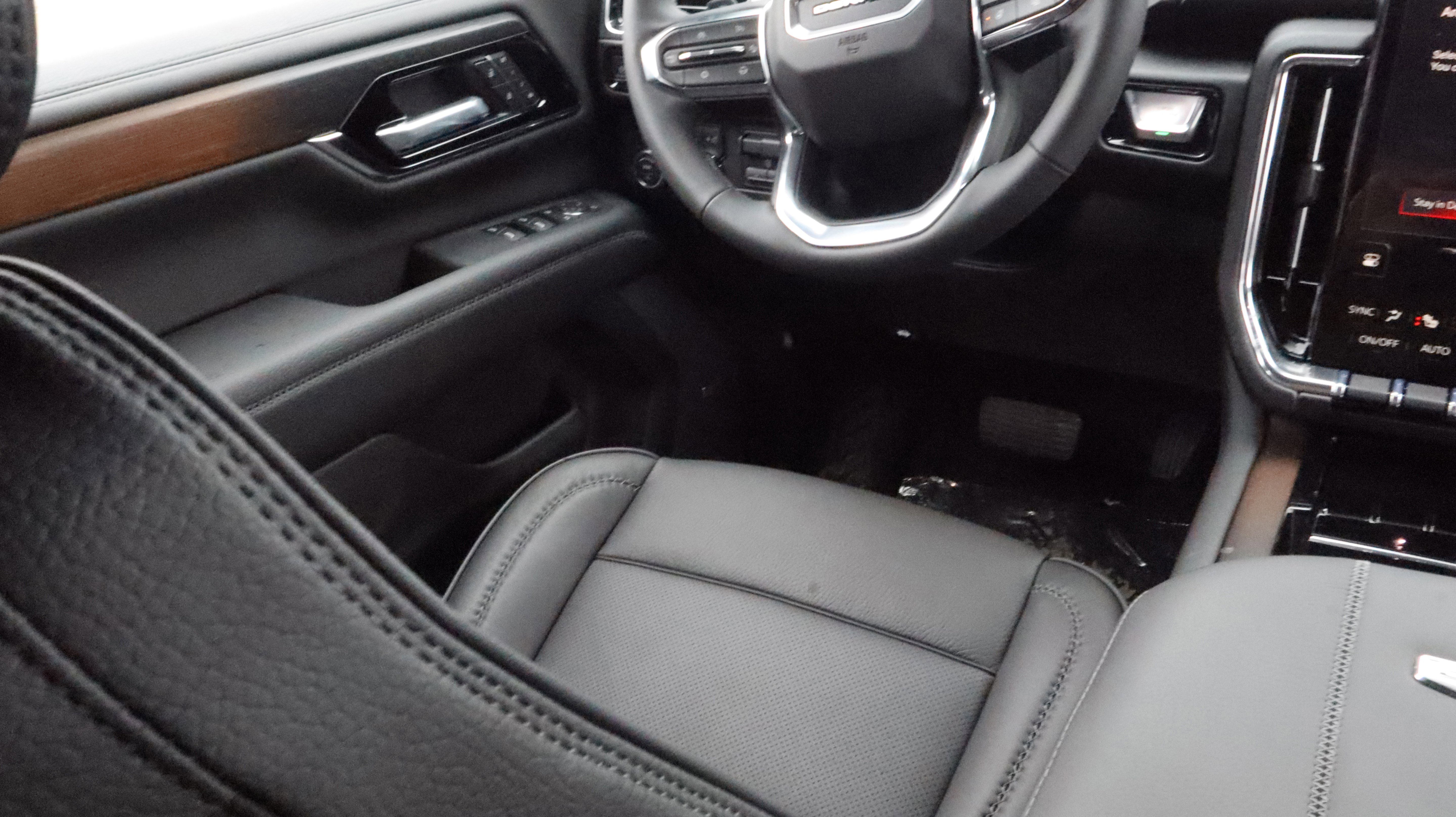 New 2026 GMC Yukon XL Denali w/ Denali Reserve Package image 10