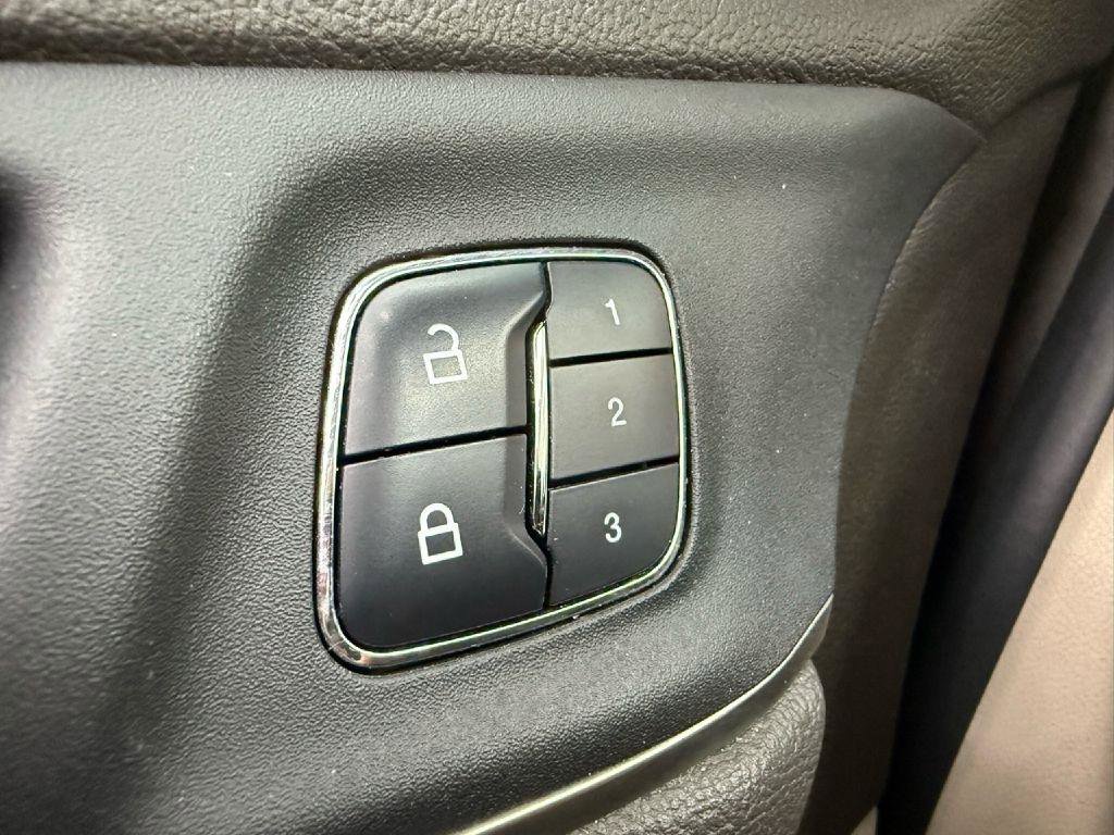 Used 2017 Lincoln MKC Reserve w/ Lincoln MKC Climate Package AWD/4WD image 13
