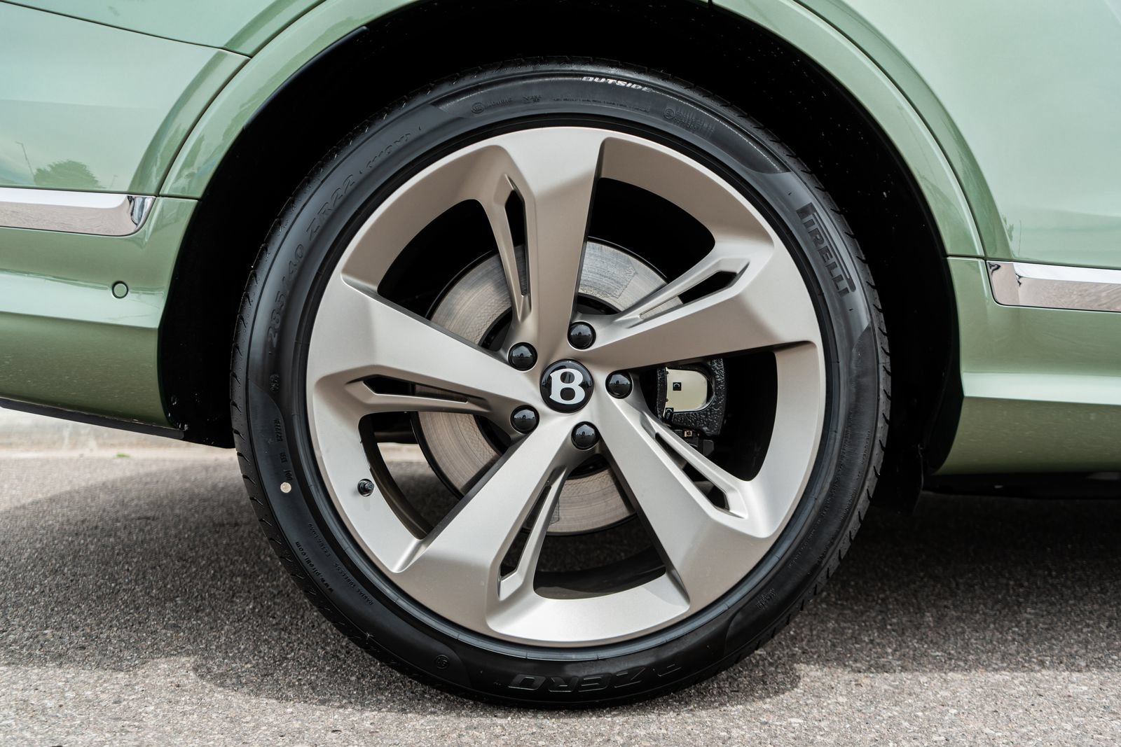New 2026 Bentley Bentayga AWD/4WD image 15