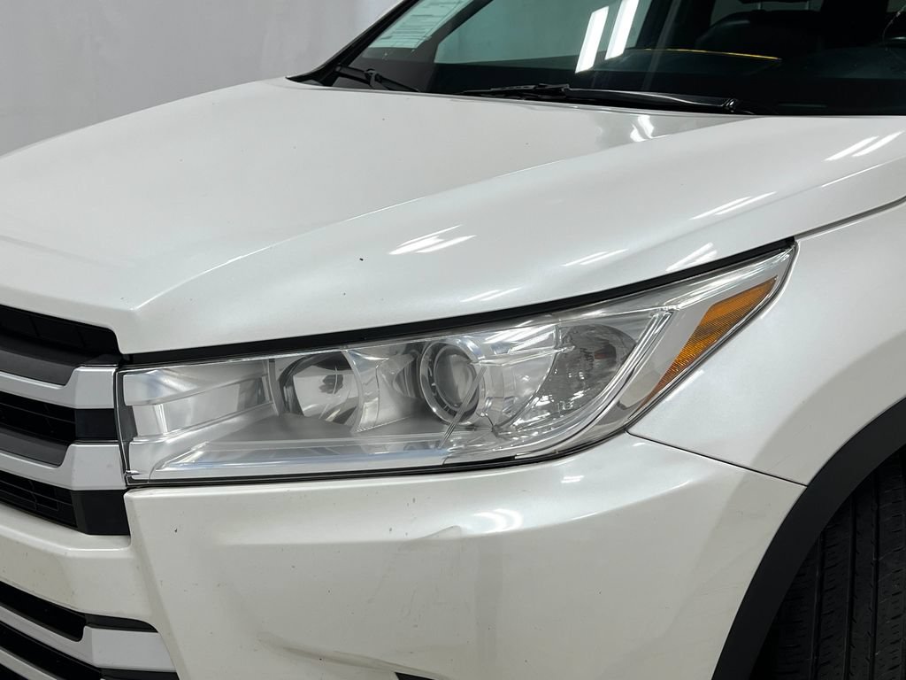 Used 2018 Toyota Highlander XLE AWD/4WD image 35
