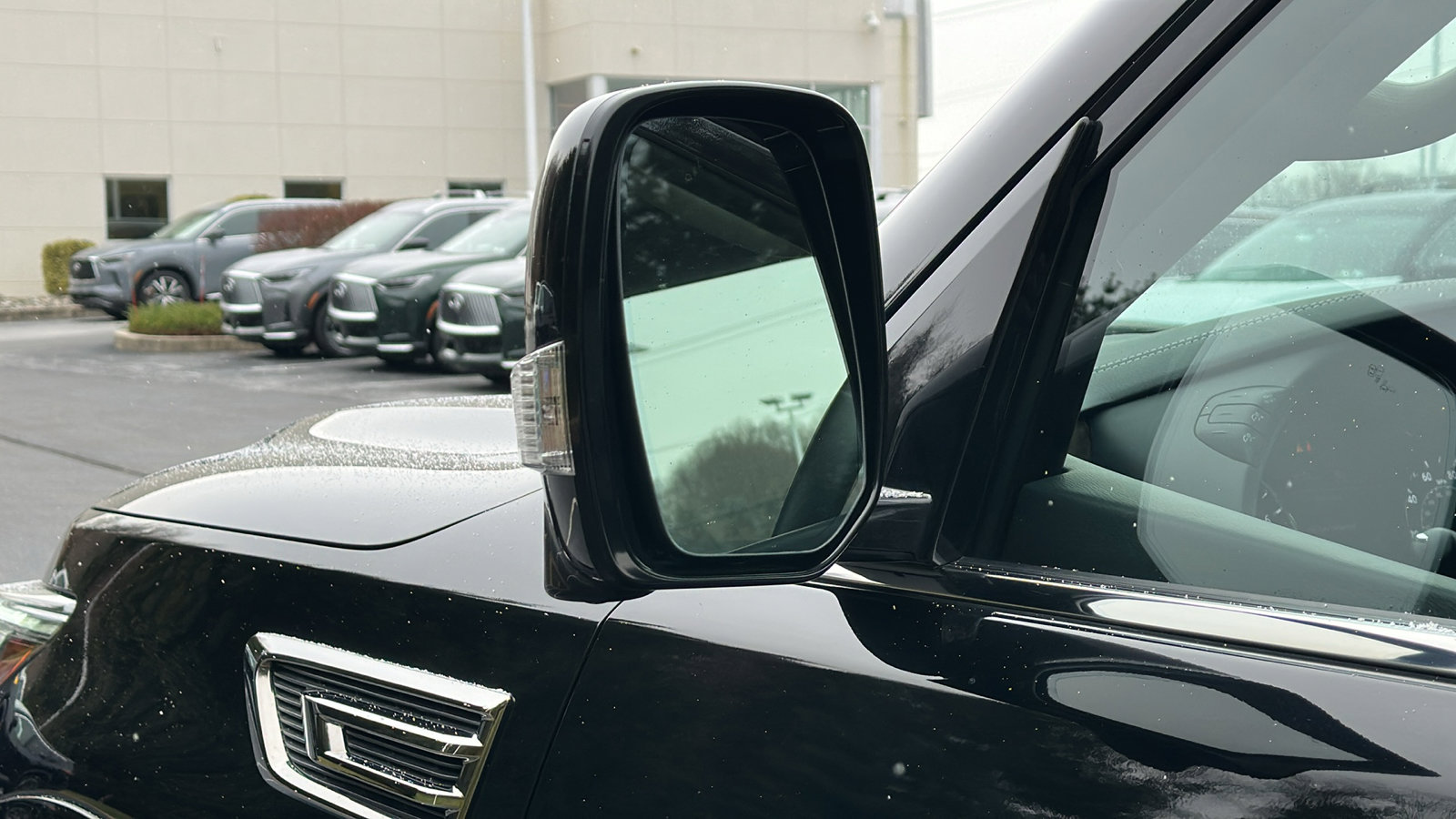 Certified 2024 INFINITI QX80 Premium Select w/ Cargo Package image 12